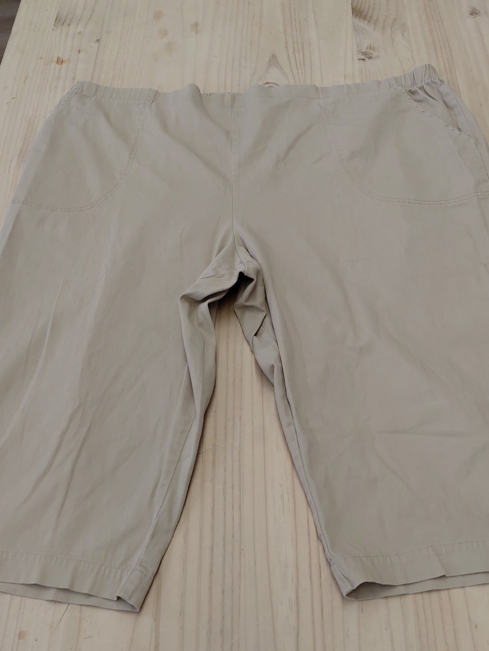 WHITE STAG WOMAN TAN Capris SIZE 4X(26-28)